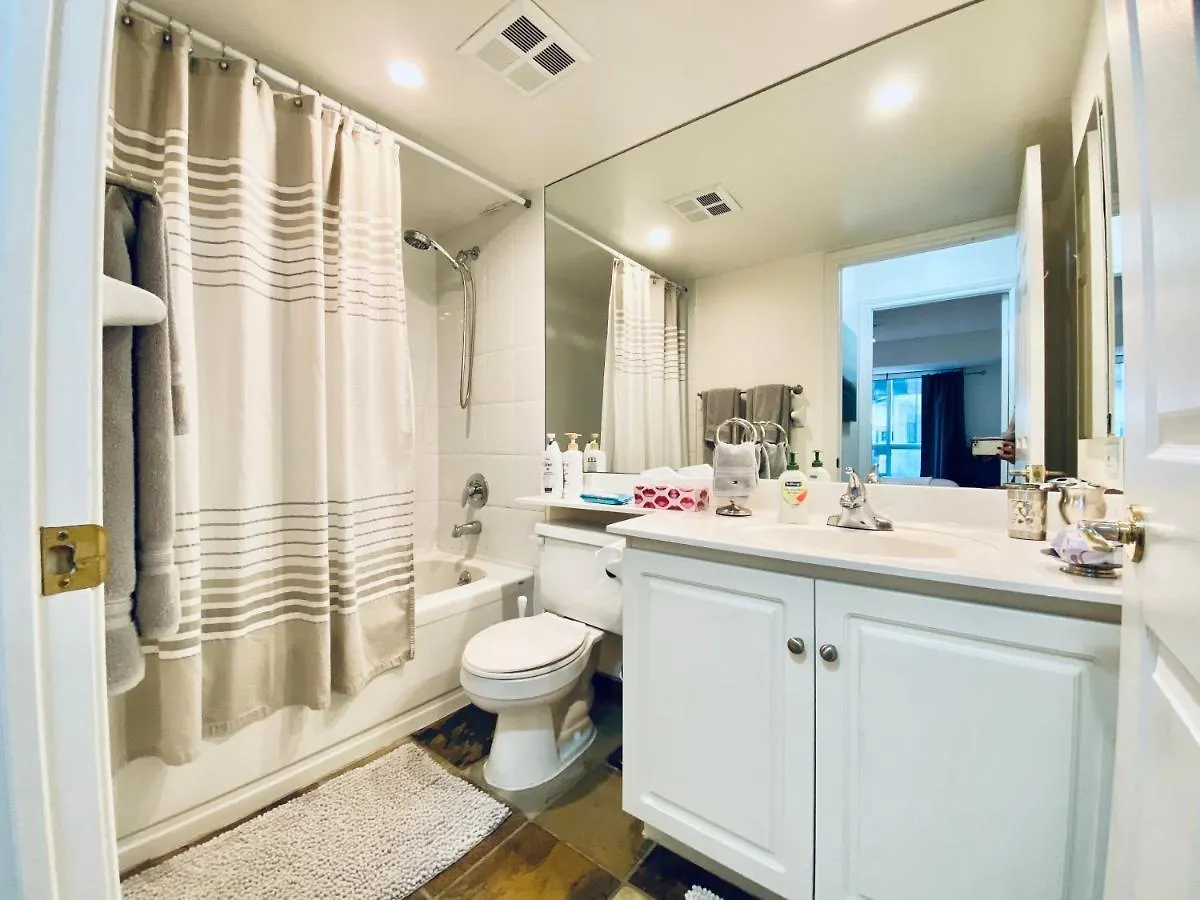 City Stay Condos - Downtown Toronto, Simcoe Street Apartment